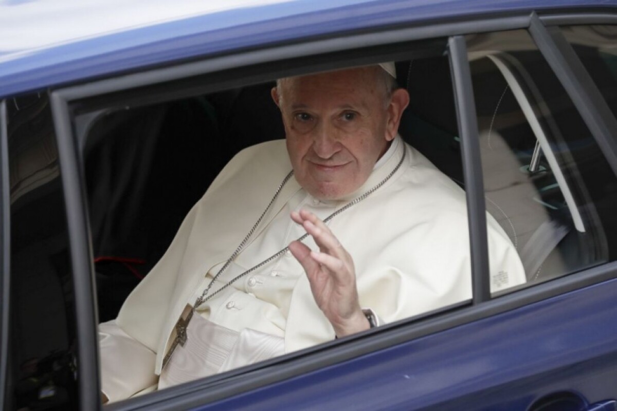 ireland-pope-59684-47384a8a27664cab9df2a1f1e589e3de_eba900ec.jpg