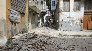 Irán zasiahli tri zemetrasenia, hlásia obete a desiatky zranených