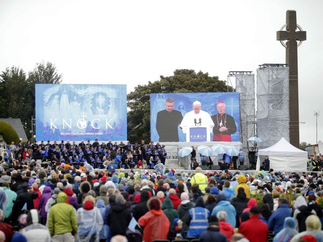 Pápež sa lúči s Írskom, dvojdňovú návštevu ukončí omšou v Dubline