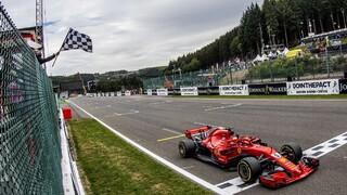 Vettel triumfoval na VC Belgicka, Hamiltona predstihol už v úvode