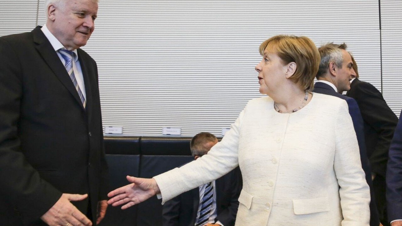 Hľadajú spoločné riešenia migrácie, Seehofer vládnu krízu vylúčil
