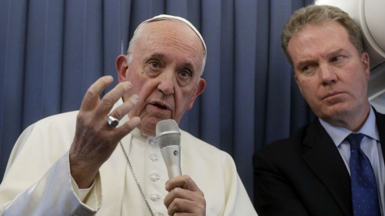 Pápež sa rozhovoril o gejoch a lesbách, ich rodičom dal rady