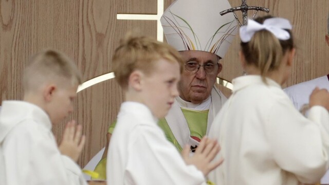 Pápež o zneužívaní vedel, tvrdí bývalý veľvyslanec. Žiada abdikáciu