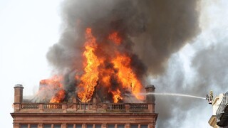 V budove obľúbenej obchodnej siete vypukol mohutný požiar