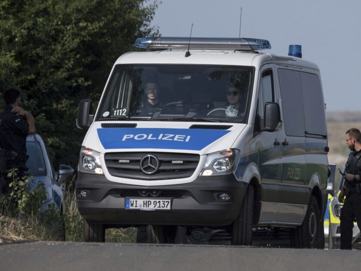 Volali o pomoc, tvrdí svedok. V uzavretom kamióne našli 16 utečencov