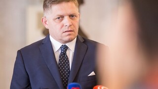 Podľa Fica je popieranie historických faktov celoslovenský šport