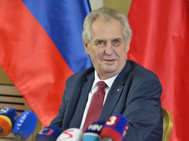 Zeman opäť urážal novinárov. Ľutuje, že sa ich nepodarilo vyhubiť