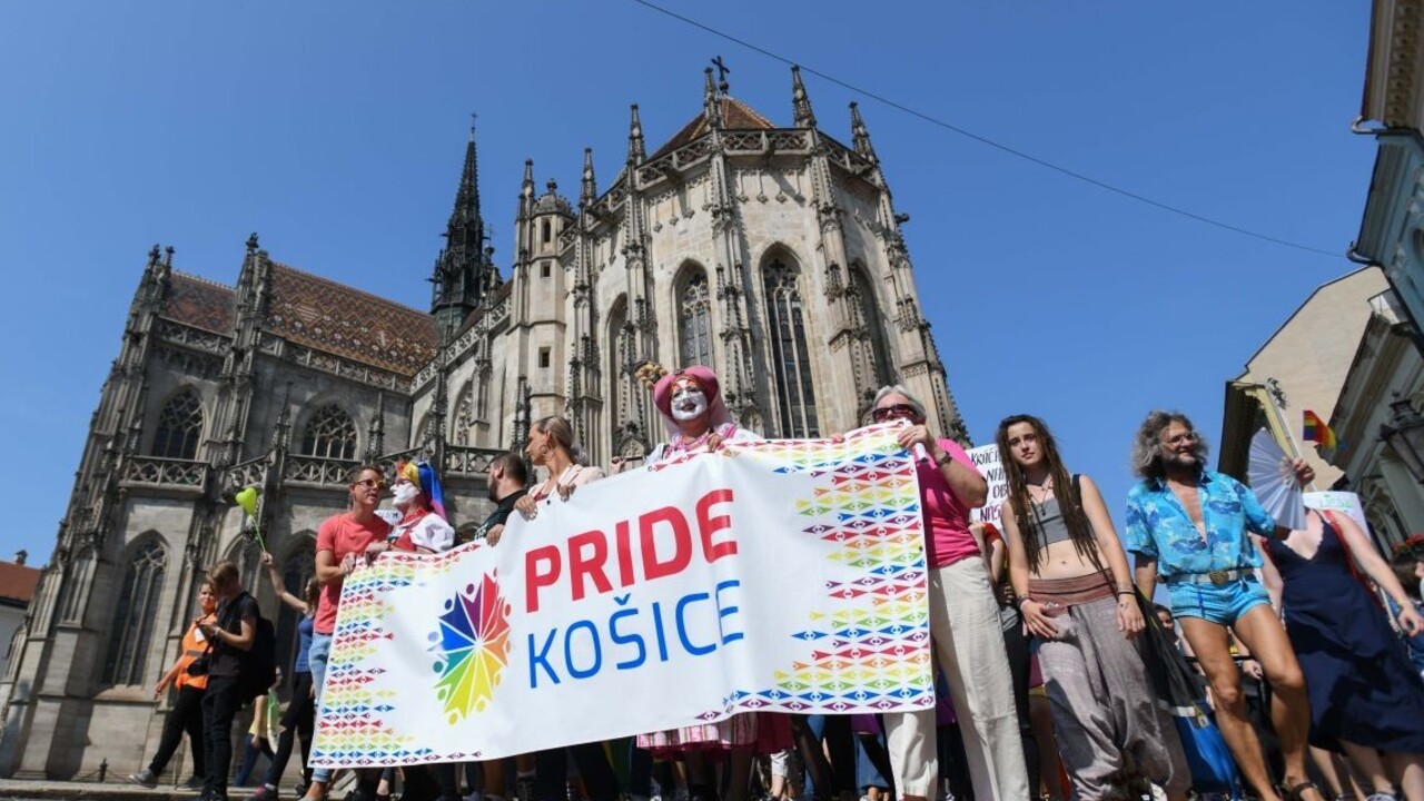 V Košiciach sa konal dúhový Pride, odporcovia reagovali pokrikmi