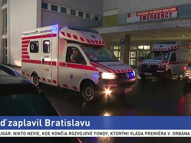Voda zaplavila cesty i nemocnicu, pacientov museli presúvať