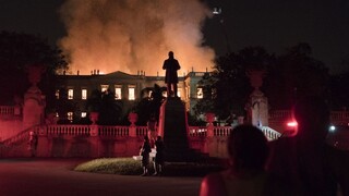 Múzeum pohltil požiar. Storočia práce sú preč, smútia v Brazílii
