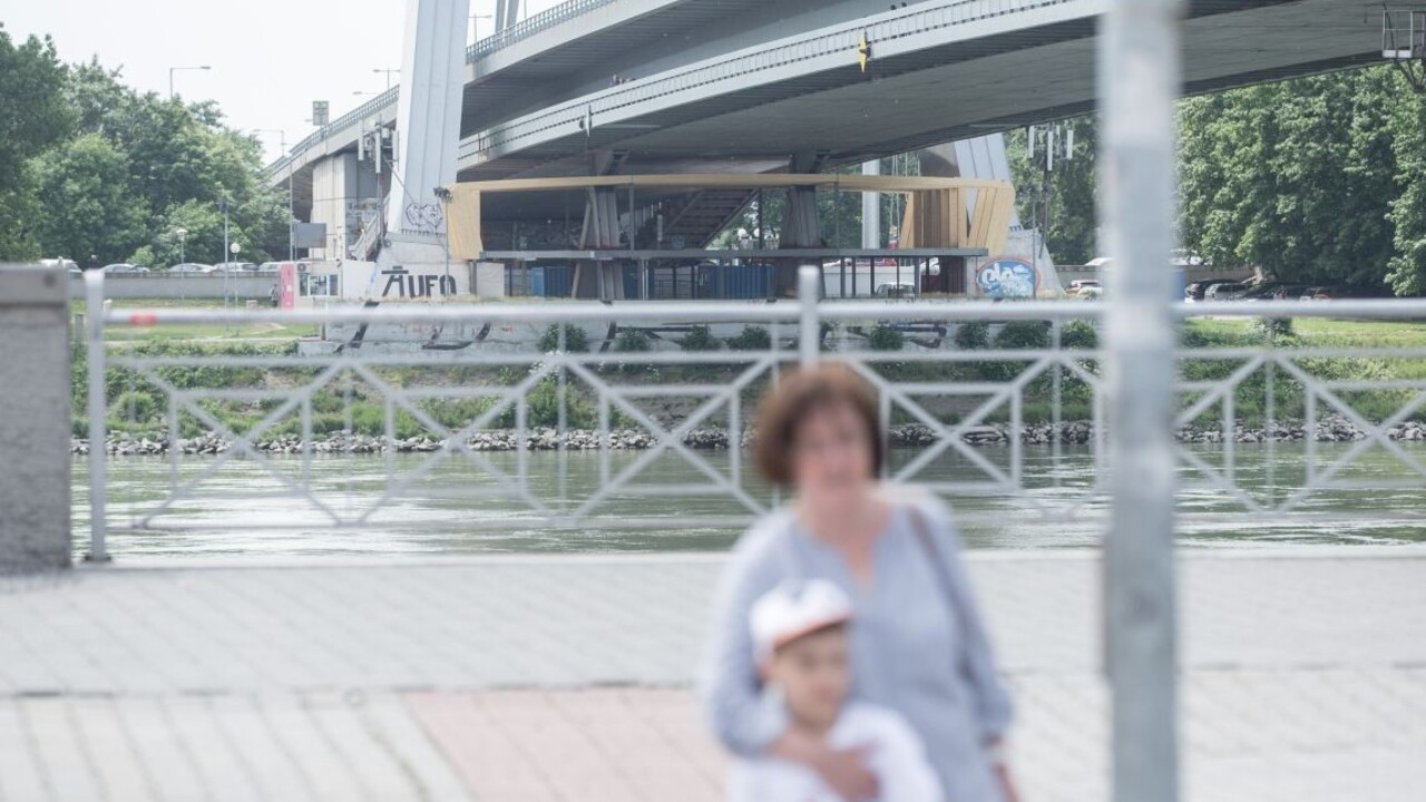 Pamiatku nepoškodila, reaguje polícia na stavbu pod Mostom SNP