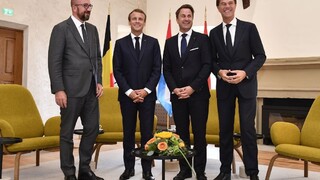 Macron kritizoval Orbána, hľadá podporu štátov Beneluxu