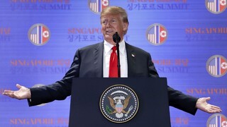 Trump sa ohradil voči Woodwardovej knihe, označil ju za podraz