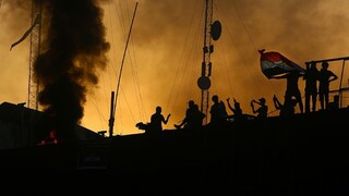 Násilné protesty v Iraku sa stupňujú, rozzúrený dav zapálil konzulát