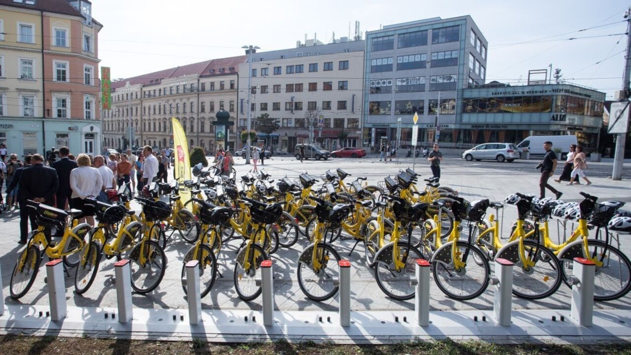 Zdieľané bicykle v Bratislave zničili vandali, o službu ale je záujem