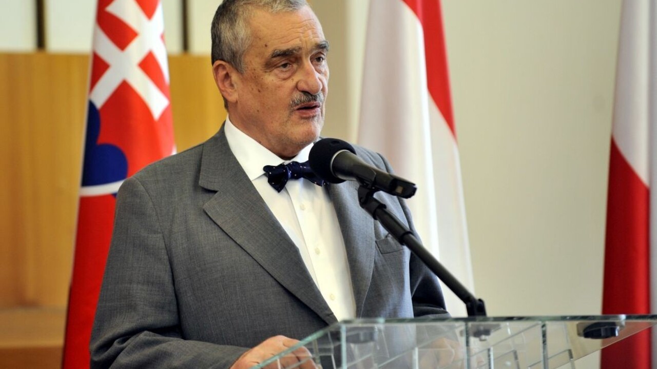 Schwarzenberga odviezli do nemocnice, spadol v rokovacej sále