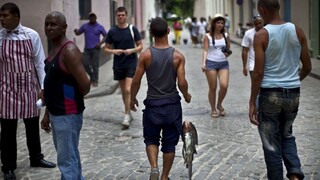 Kuba ľudia ulica 1140px (SITA/AP)