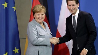 Merkelová s Kurzom chcú zvýšenie ochrany hraníc a silnejší Frontex