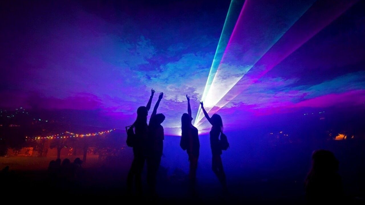 Na technopárty sa predávkovali stovky ľudí, viacerí už zomreli