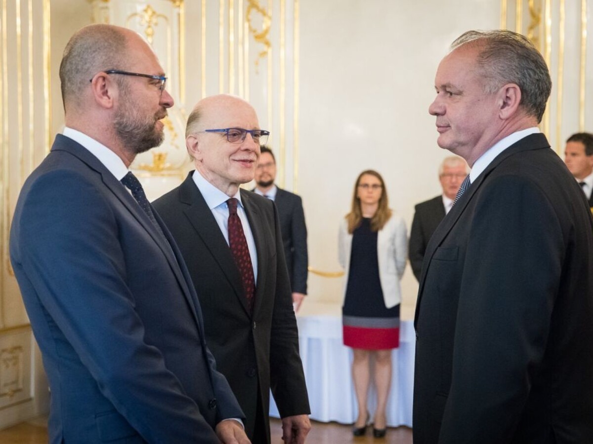 Opozícia trvá na voľbe ústavnou väčšinou, Kollár pripúšťa kompromis