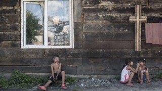 Mučili Róma a nútili k priznaniu, obviňujú dvoch kriminalistov