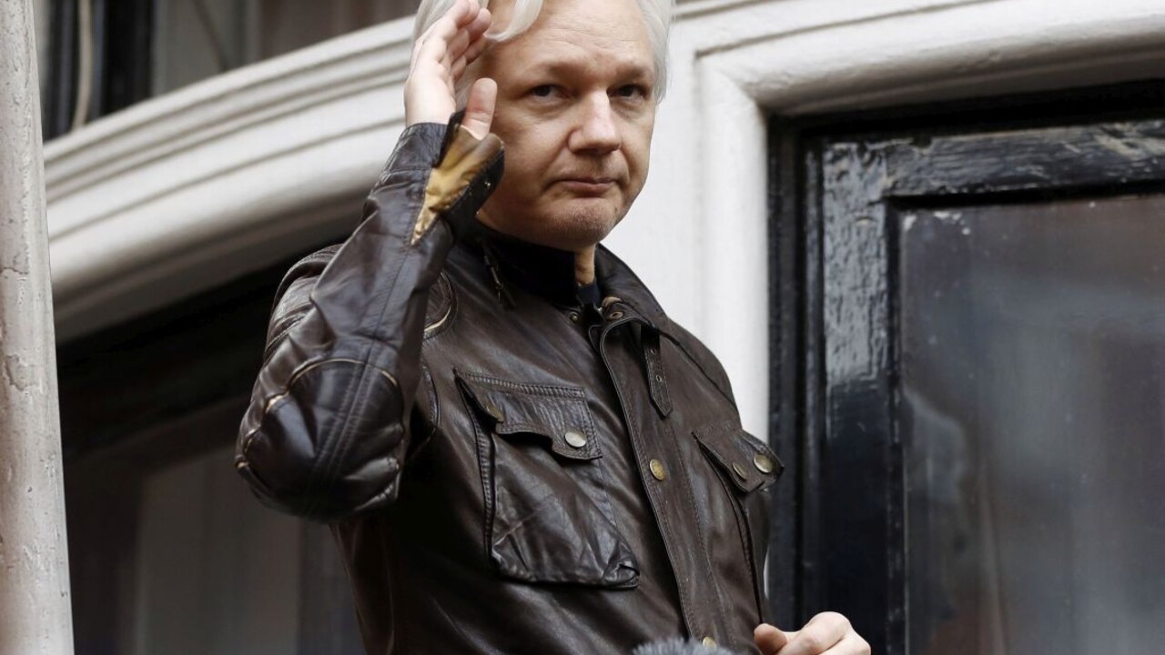 Šéf Wikileaks plánoval útek z Británie do Ruska, tvrdí agentúra AP