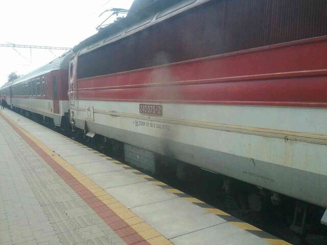 Vlak sa roztrhol, iný horel. Snažíme sa, reaguje na kritiku Érsek