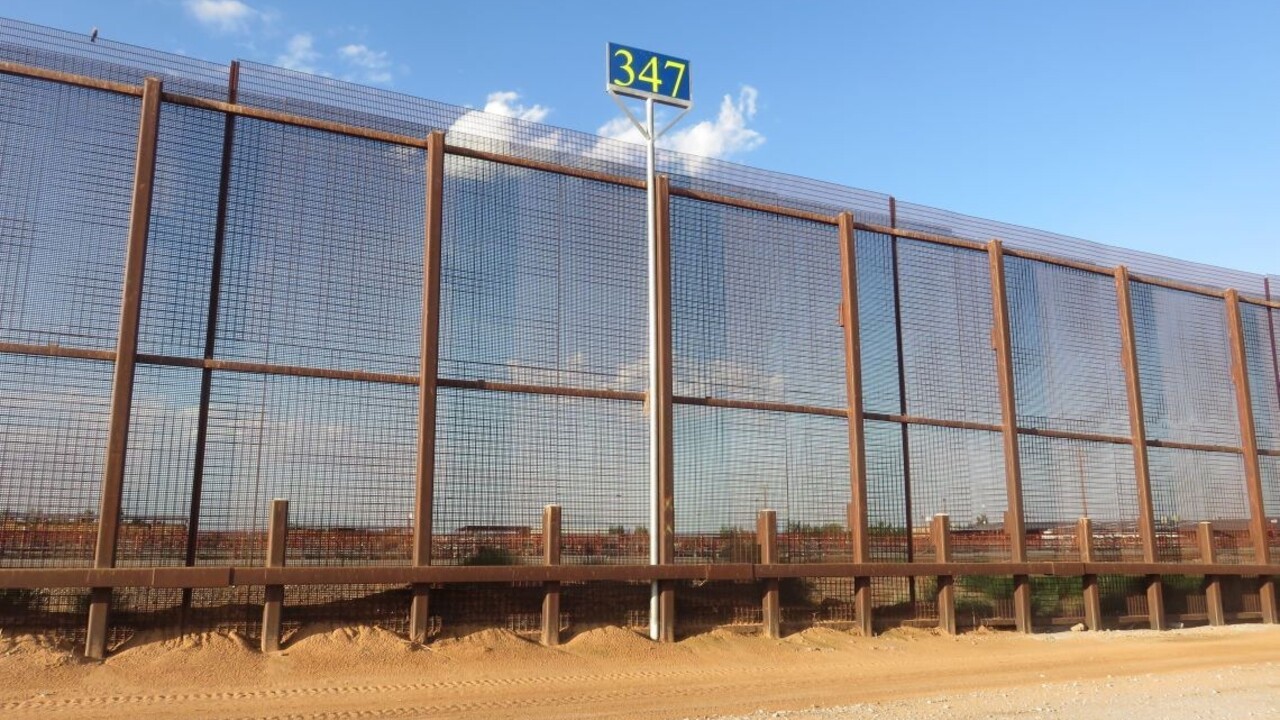 Trump navrhol Európe, ako zastaviť migrantov. Múrom na Sahare