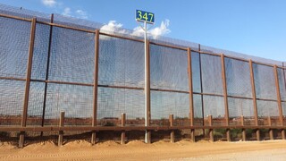 Trump navrhol Európe, ako zastaviť migrantov. Múrom na Sahare