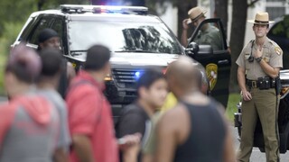 Mladá žena povraždila kolegov a obrátila zbraň proti sebe