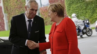 Zeman rokoval v Nemecku, Merkelová prekvapila češtinou