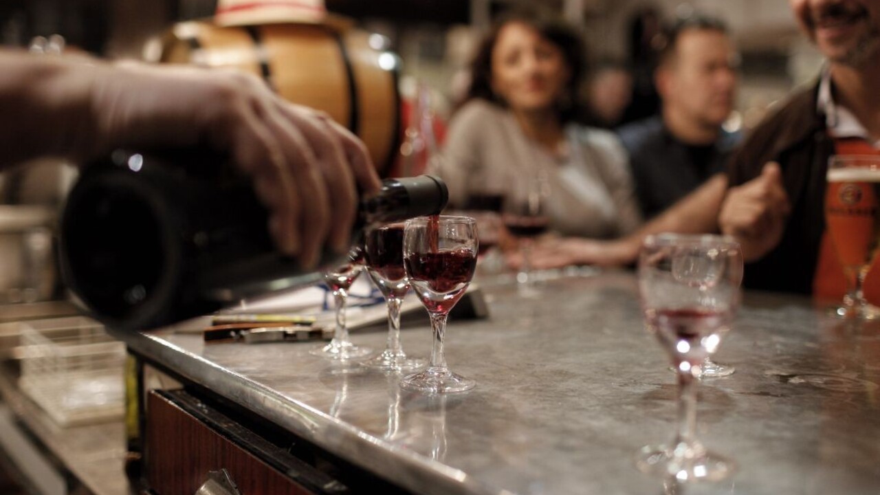 Problém s alkoholom majú najmä muži, WHO varuje pred rizikami