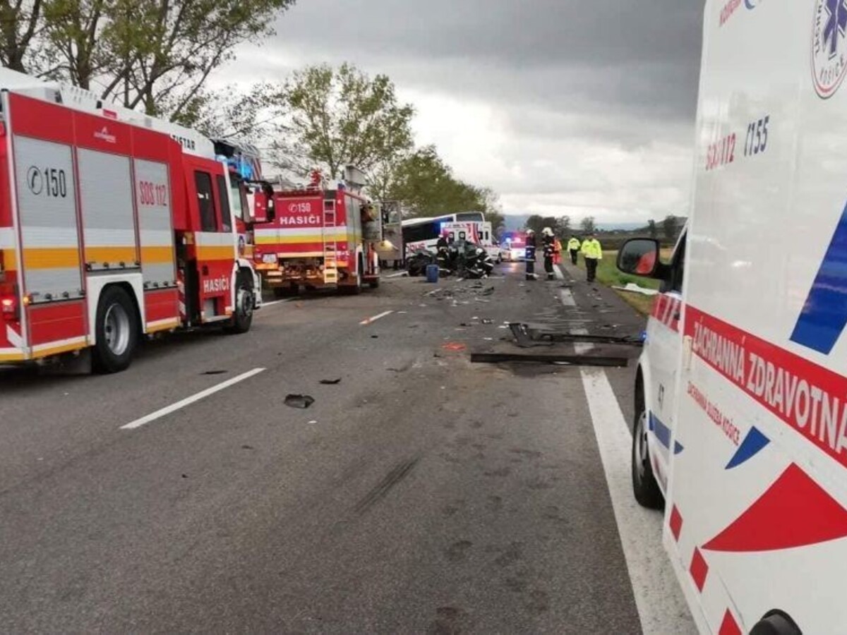 Tragická nehoda na východe, zrážku s autobusom neprežil mladík
