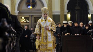Biskup odmieta obvinenie z obťažovania, autority v cirkvi ho podporili