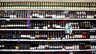 Benátky sprísňujú pravidlá, nosenie alkoholu v taškách chcú pokutovať