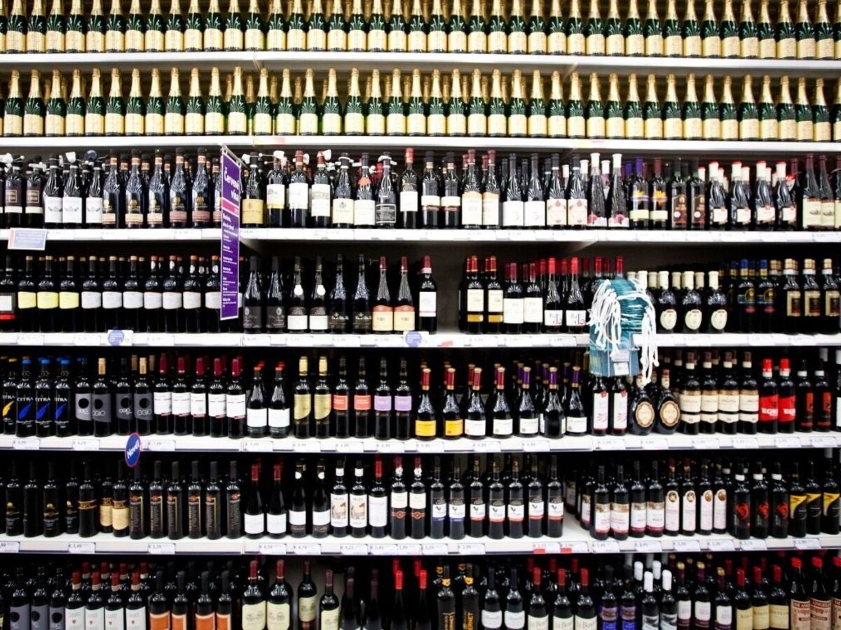Benátky sprísňujú pravidlá, nosenie alkoholu v taškách chcú pokutovať