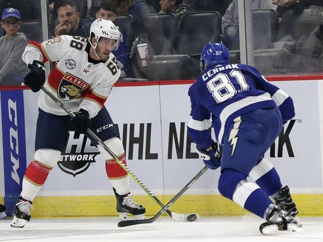 NHL: Tímy Daňa a Pánika neuspeli, body zbierali Černák a Jaroš