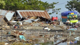 Indonéziu zasiahlo zemetrasenie: stovky mŕtvych i strhnutý most