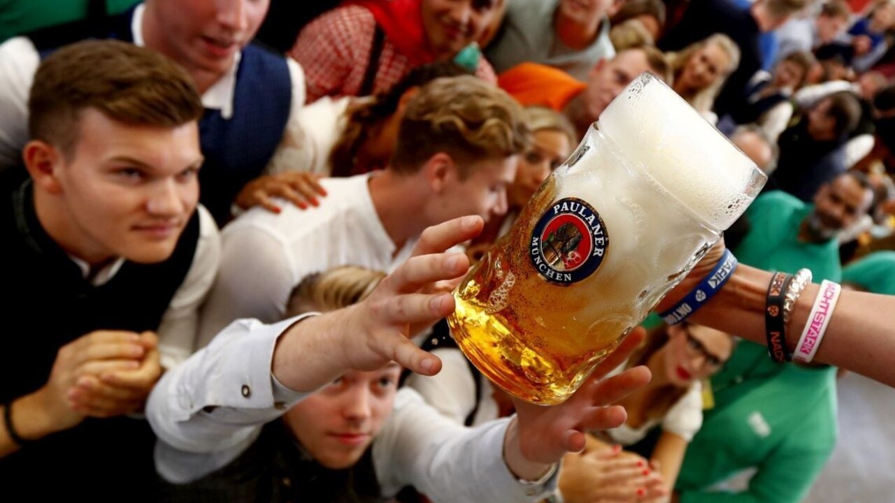 Hľadajú ženu v kroji, mala vidieť smrteľnú bitku na Oktoberfeste