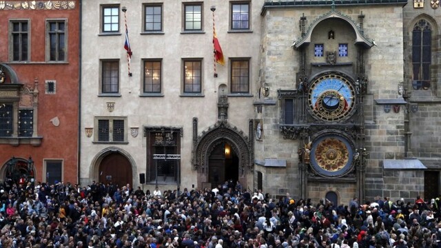 czech-republic-astronomical-clock-32034-e2182c4171fd4cfcac755e1f44c85727_7f000001-161b-2f06.jpg