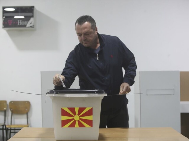 Macedónci hlasujú v referende, názov krajiny sa nespomína