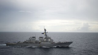 Čínska loď ohrozila americkú, údajne sa k nej agresívne priblížila