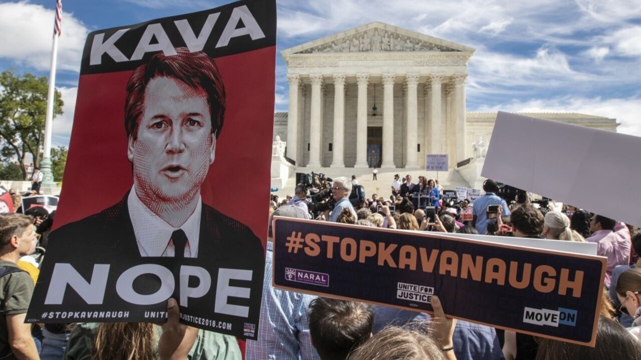 Ďalšia kauza Trumpovho nominanta, muža mal ohadzovať ľadom