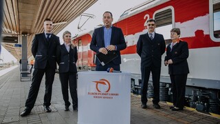 Železničiari predstavili nové rovnošaty. Pozrite sa, ako vyzerajú