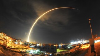 Space X sa darí, ich raketa úspešne pristála aj na pevnine