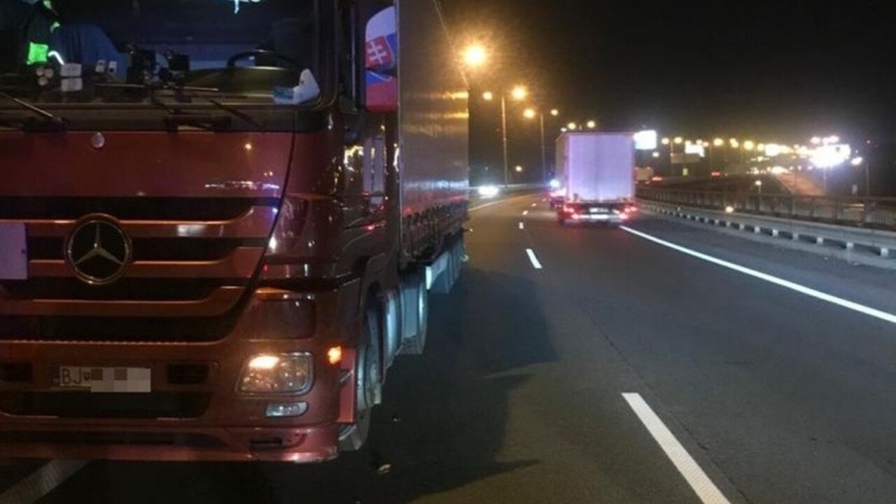 Fotogaléria: Opitý kamionista v protismere desil vodičov na D1