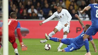 Islandu sa podarilo proti majstrom sveta uhrať remízu