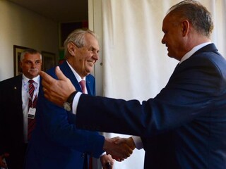 Prezidenti sa stretli v Tatrách, Kiska upozornil na rast extrémizmu