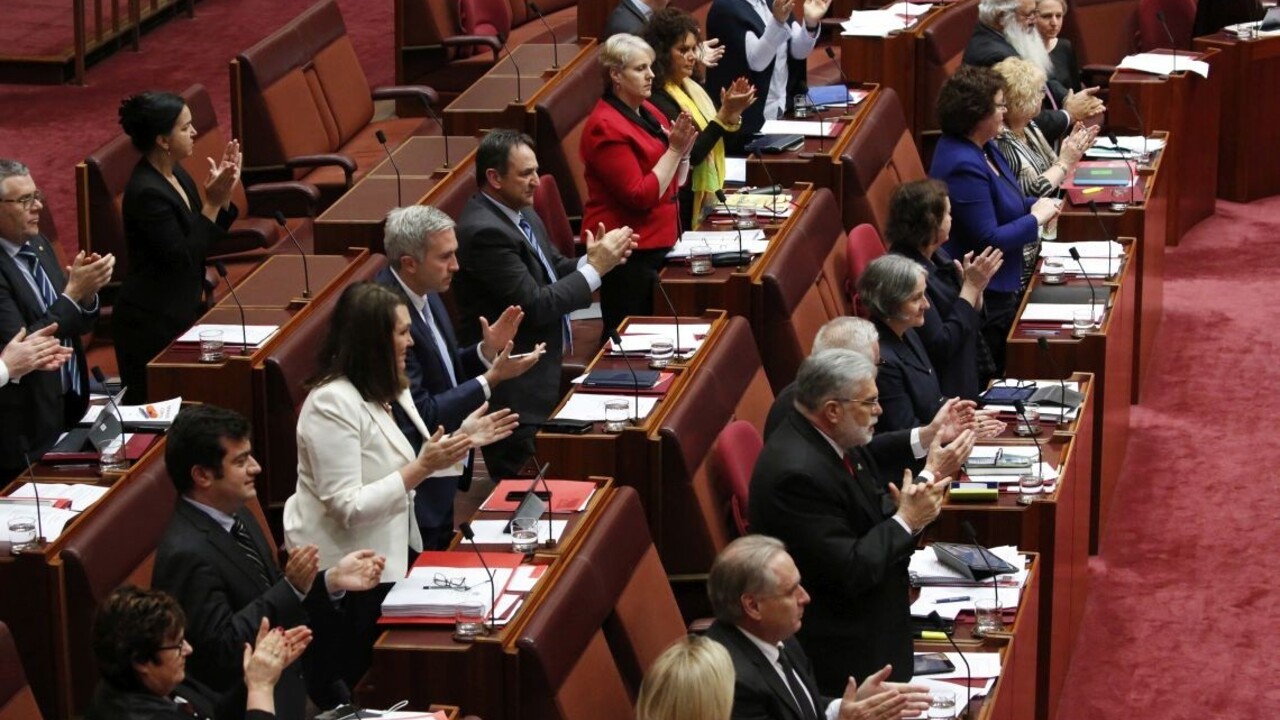 Byť belochom je okej, odhlasovali členovia vládnej koalície