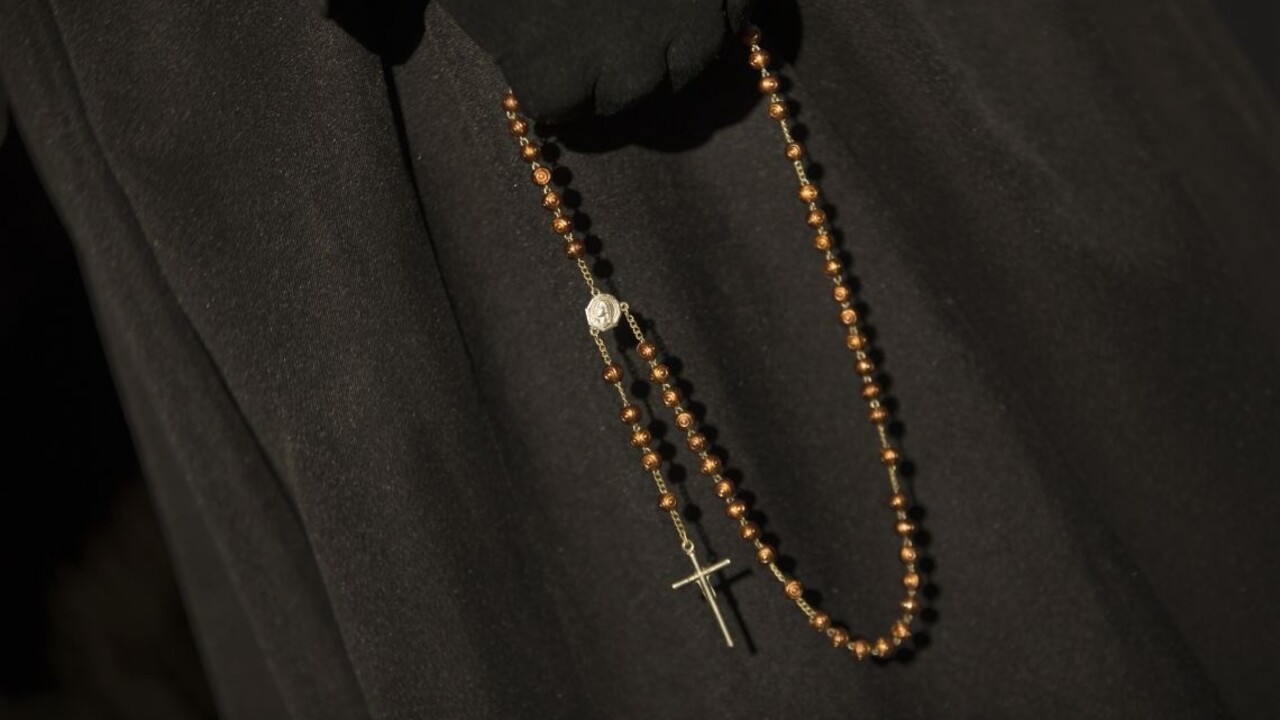 Cirkev stavia nelegálnu budovu, úradníci nevedia zasiahnuť